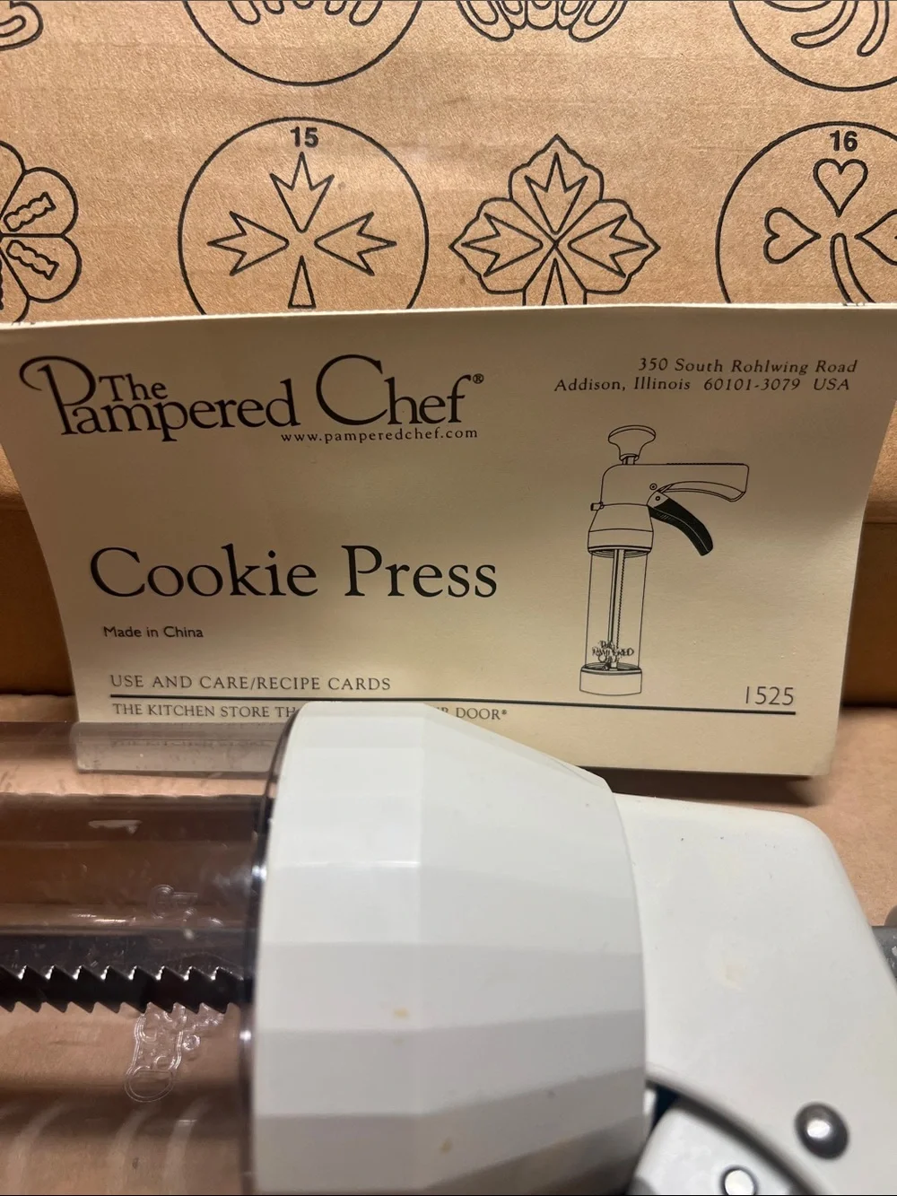 Cookie Press by The Pampered Chef. Like New in box. Makes many different shapes.
